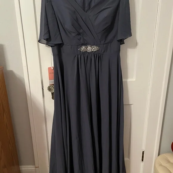 Never worn elegant smoky grey (color: “stormy”) long gown from JJ House - Picture 6 of 9